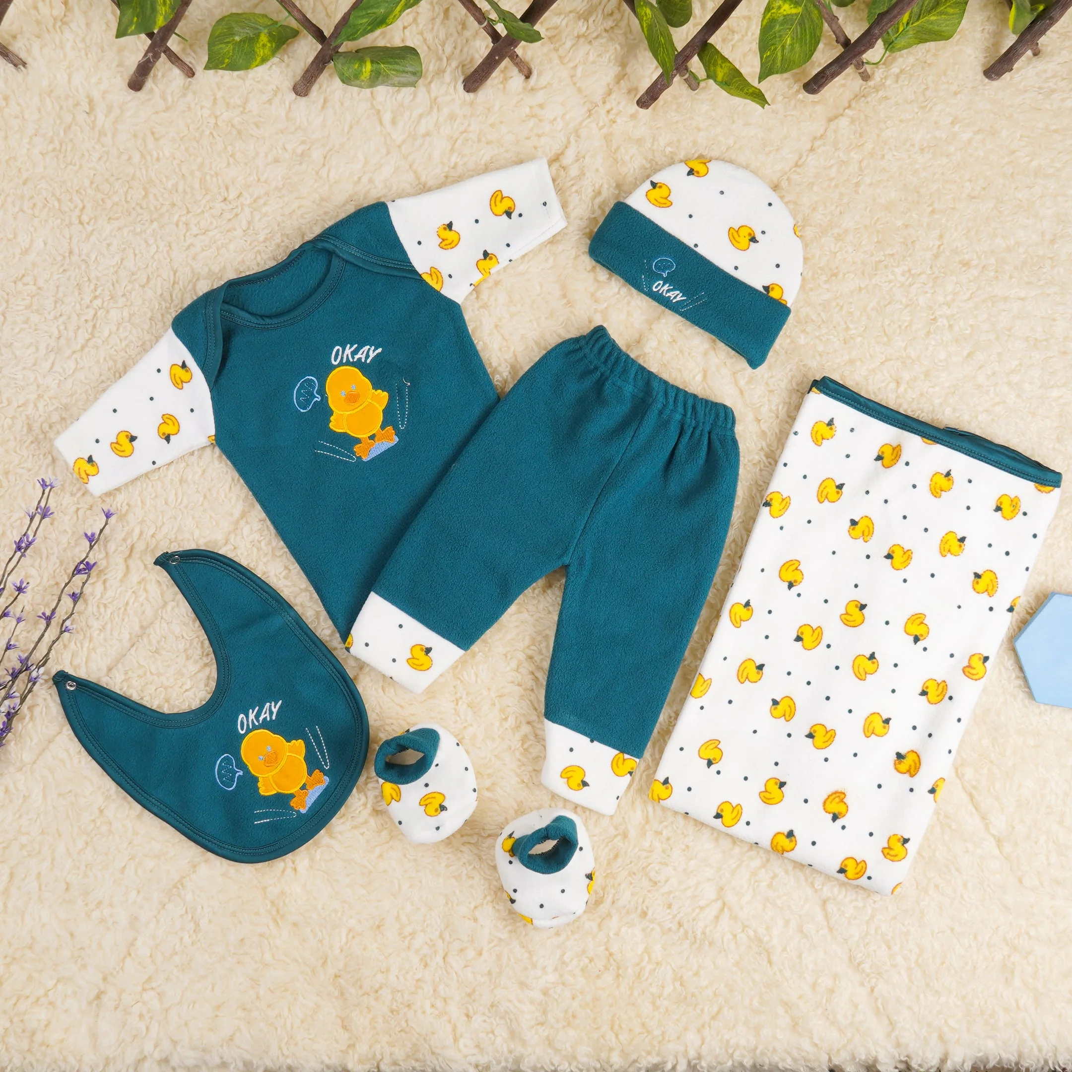 Newborn Baby 7Pcs Fleece Gift Set Chicks Green - Sunshine - Image 2